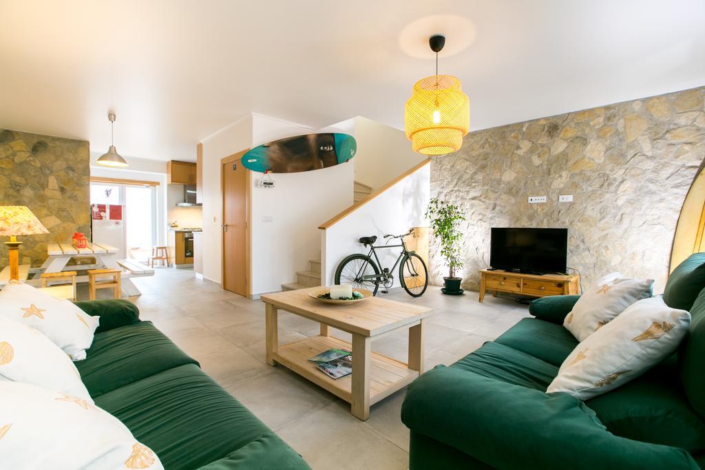 Alex Surf Hostel บาเลียล ภายนอก รูปภาพ